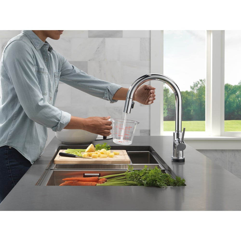 Trinsic Single-Handle Pull-Down Kitchen Faucet Touch2O Touchless Technology, Chrome